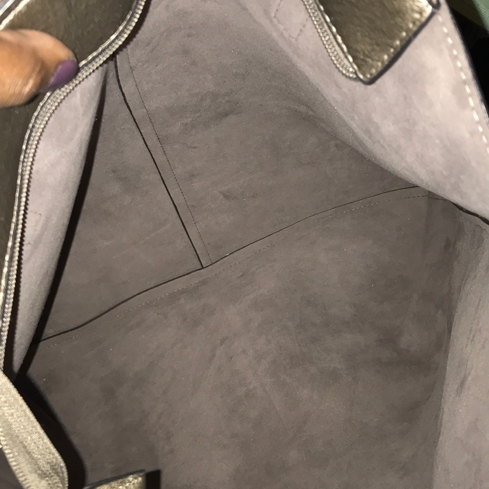 Lightweight Tote - Picture 2 of 3